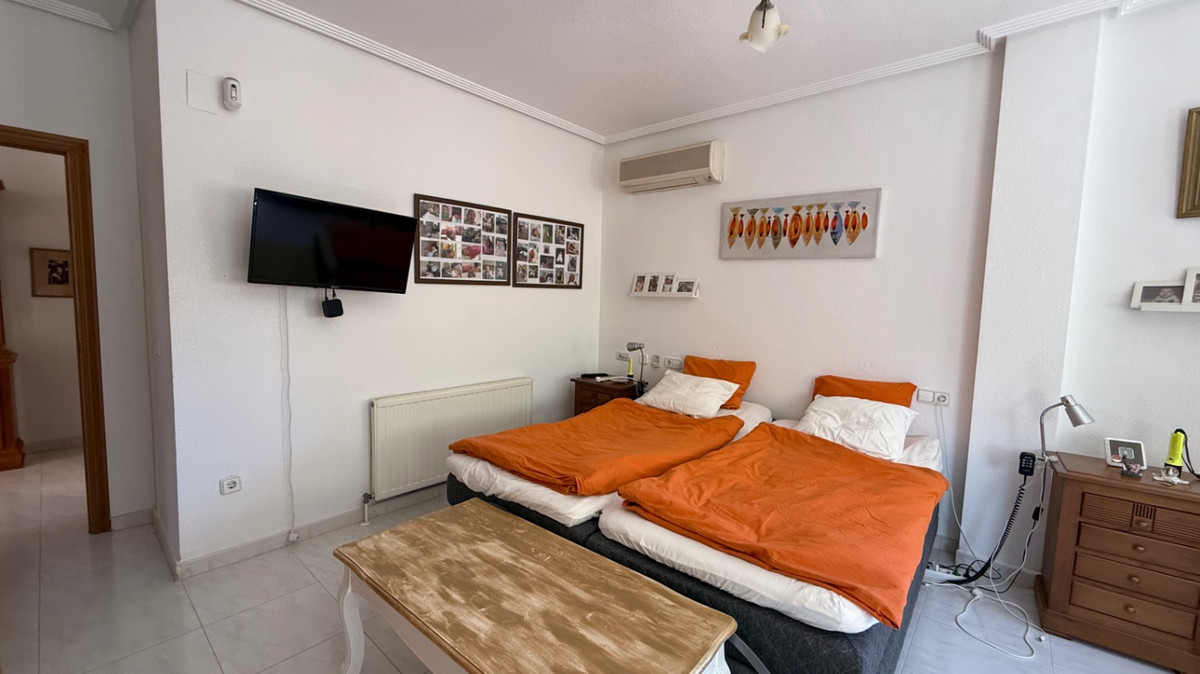 Se vende Villa - Chalet de 4 dormitorios en Costa Blanca, Alicante, España
