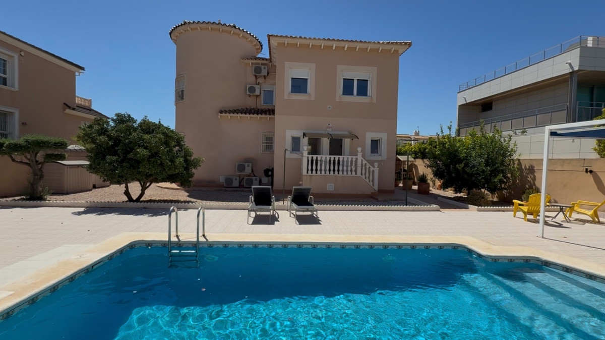 Se vende Villa - Chalet de 4 dormitorios en Costa Blanca, Alicante, España