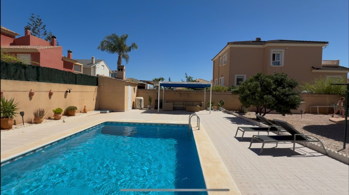 Se vende Villa - Chalet de 4 dormitorios en Costa Blanca, Alicante, España