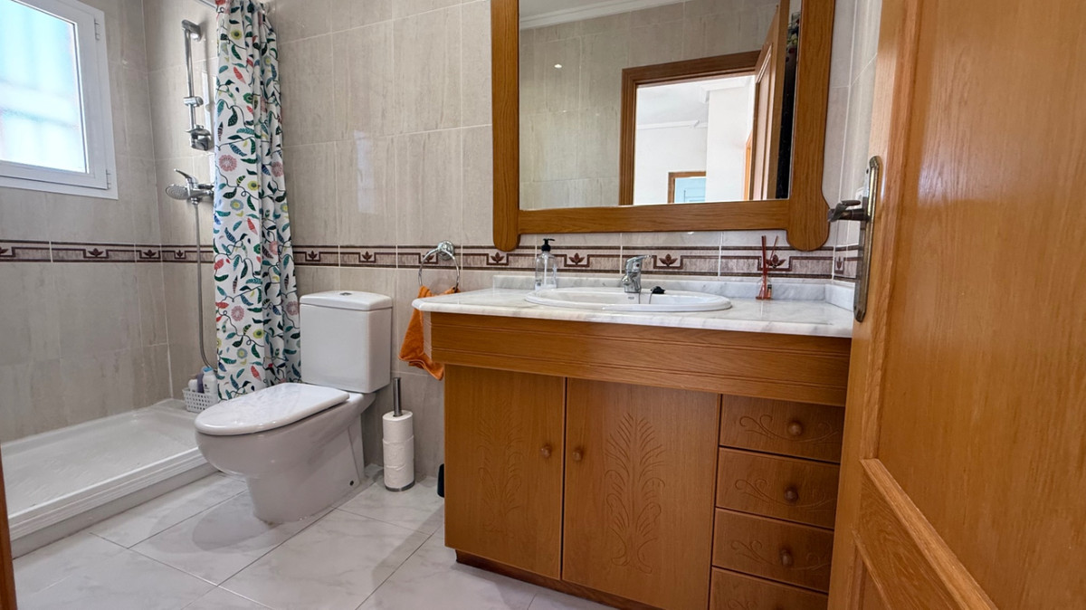 Se vende Villa - Chalet de 4 dormitorios en Costa Blanca, Alicante, España