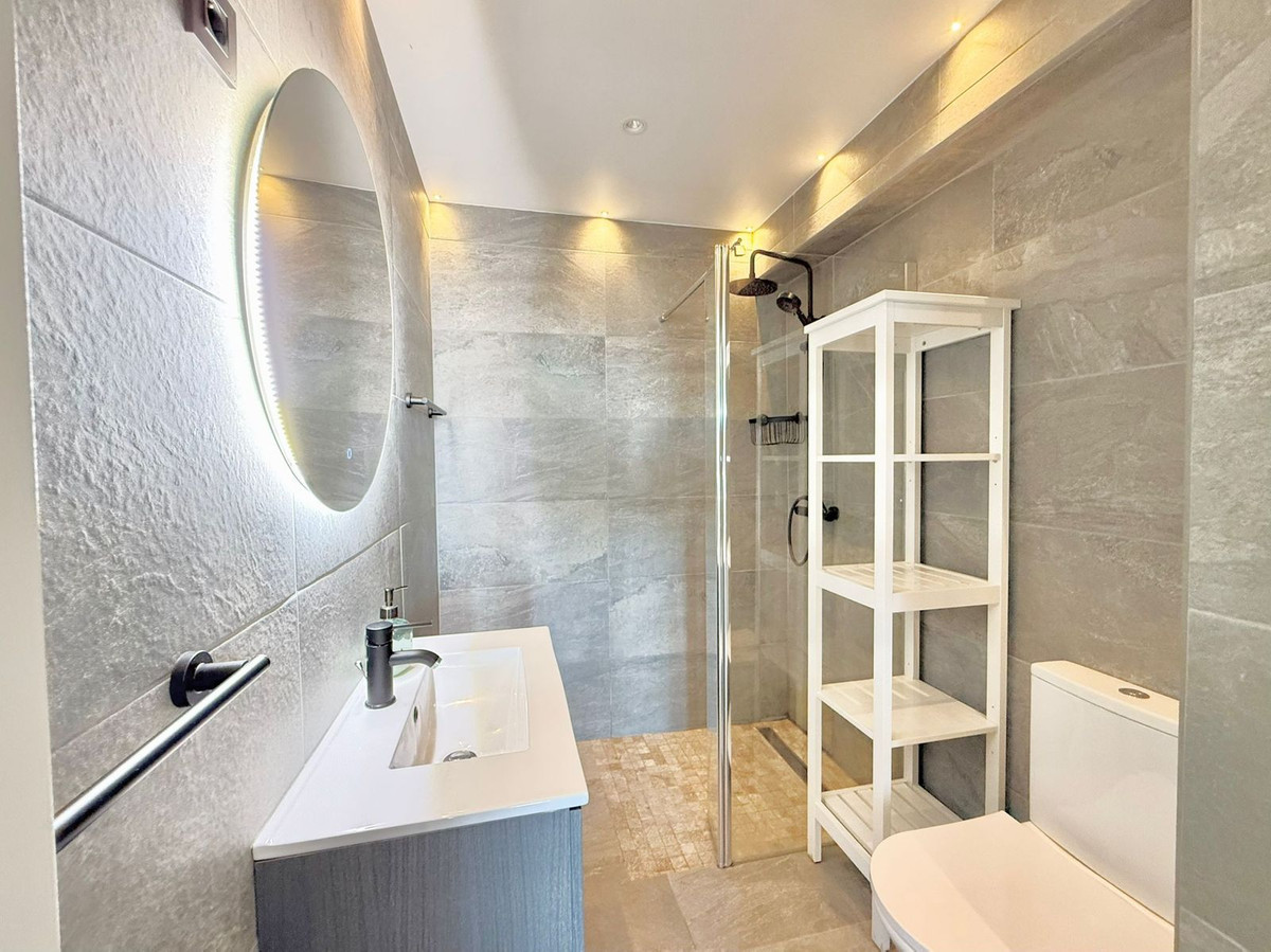 2 Bed Apartment for sale in Fuengirola Costa Del Sol, Málaga, Spain