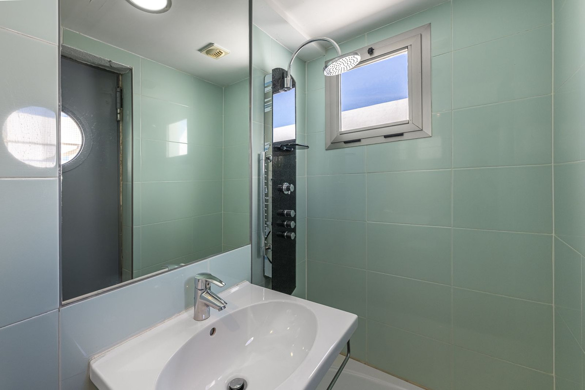 5 Bed Apartment for sale in La Cala De Mijas Costa Del Sol, Málaga, Spain