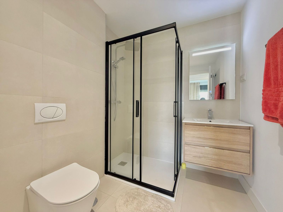 Se vende Apartamento Planta Baja de 2 dormitorios en Costa Del Sol, Málaga, España