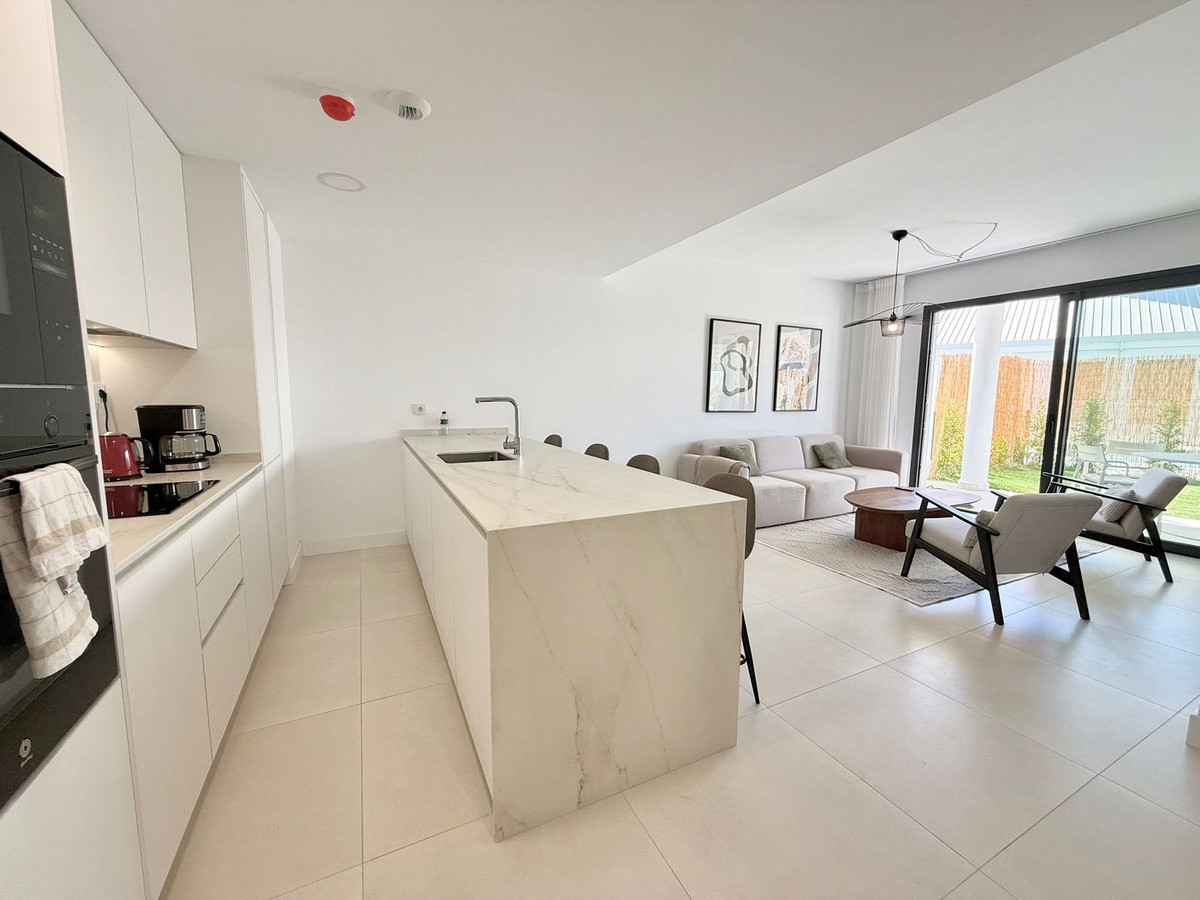 Se vende Apartamento Planta Baja de 2 dormitorios en Costa Del Sol, Málaga, España