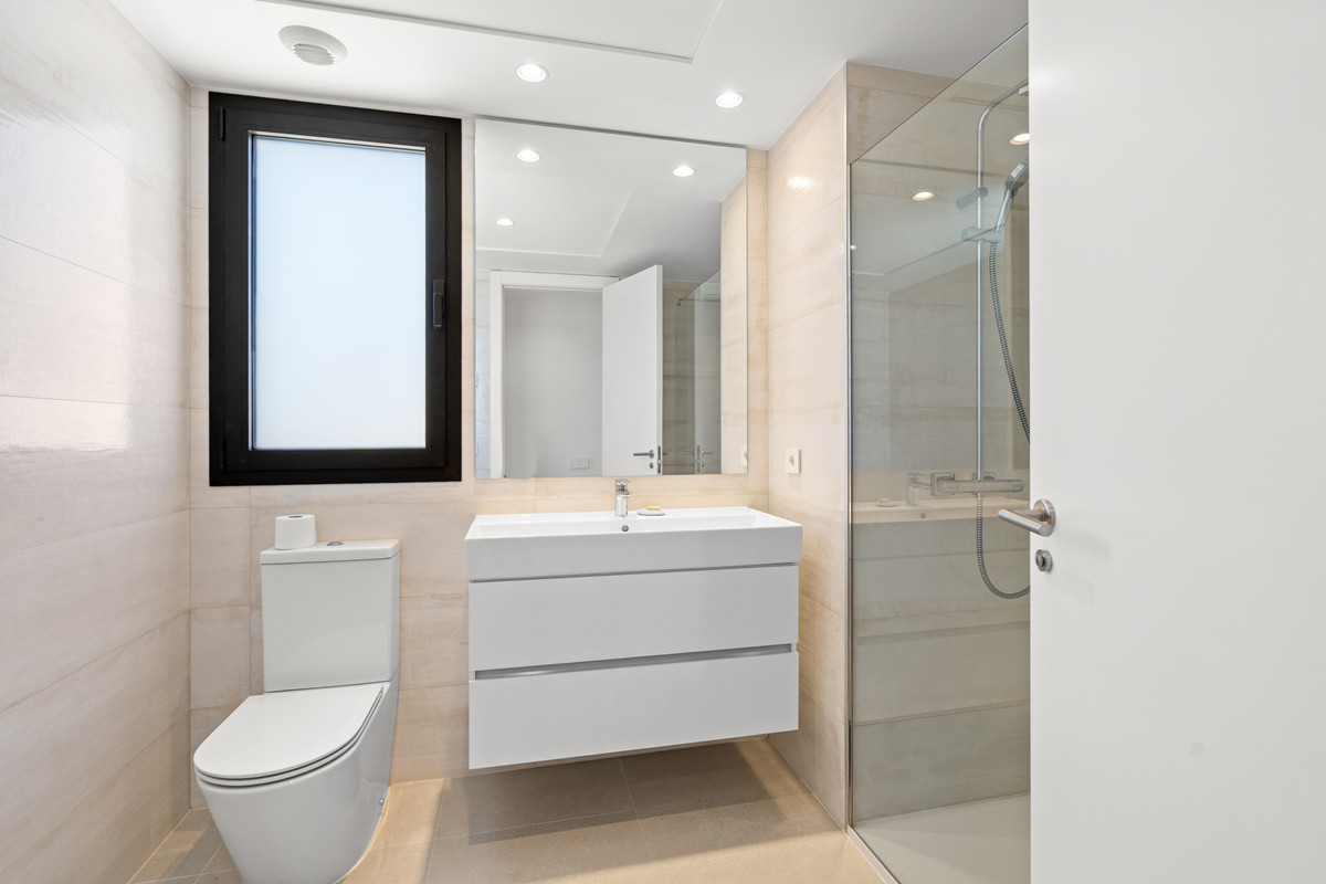 2 Bed Apartment for sale in Selwo Costa Del Sol, Málaga, Spain