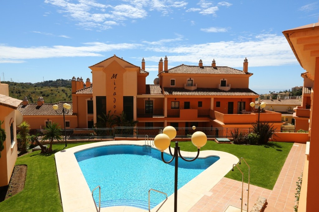 2 Bed Apartment for sale in Elviria Costa Del Sol, Málaga, Spain
