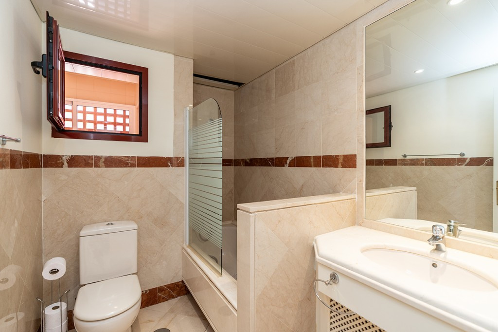 3 Bed Apartment for sale in Marbella Costa Del Sol, Málaga, Spain