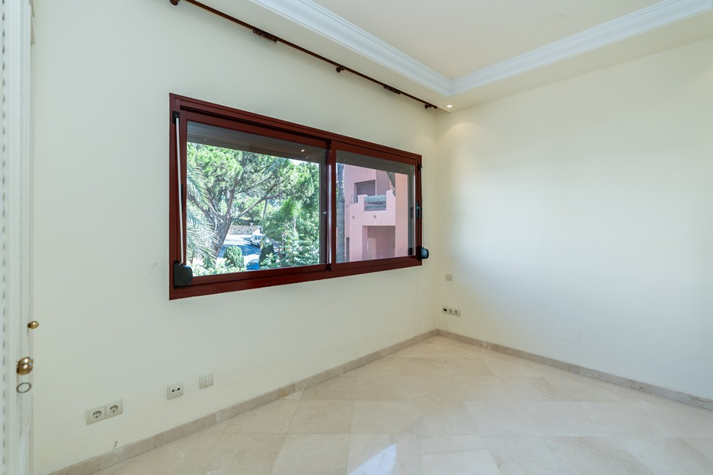 3 Bed Apartment for sale in Marbella Costa Del Sol, Málaga, Spain