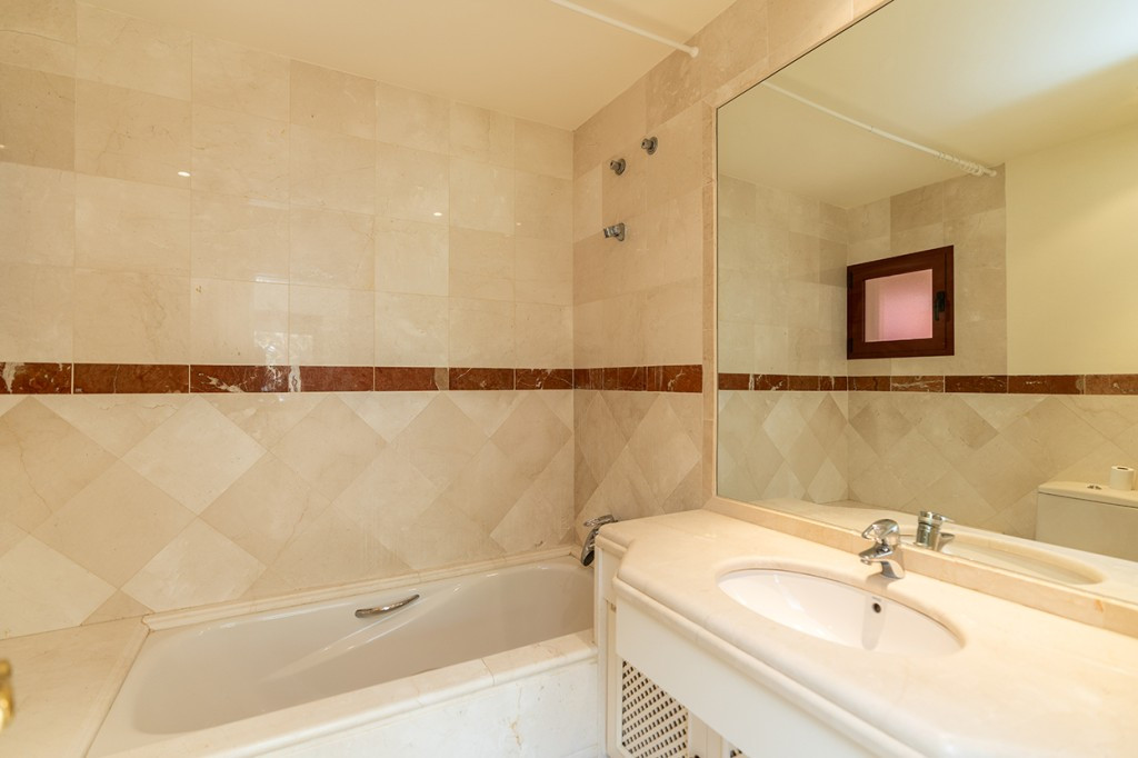 3 Bed Apartment for sale in Marbella Costa Del Sol, Málaga, Spain