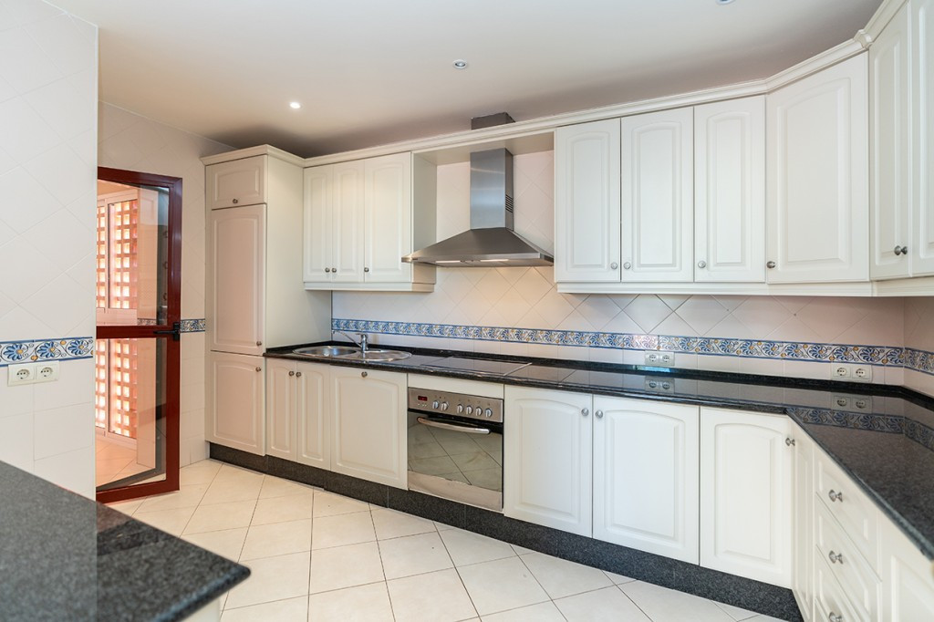 3 Bed Apartment for sale in Marbella Costa Del Sol, Málaga, Spain