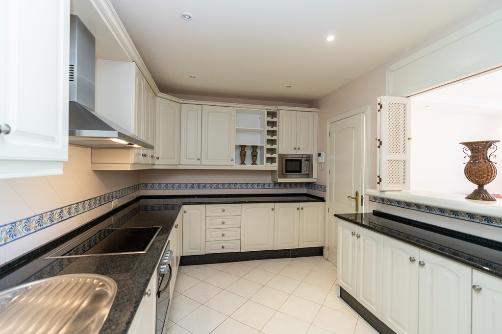 3 Bed Apartment for sale in Marbella Costa Del Sol, Málaga, Spain