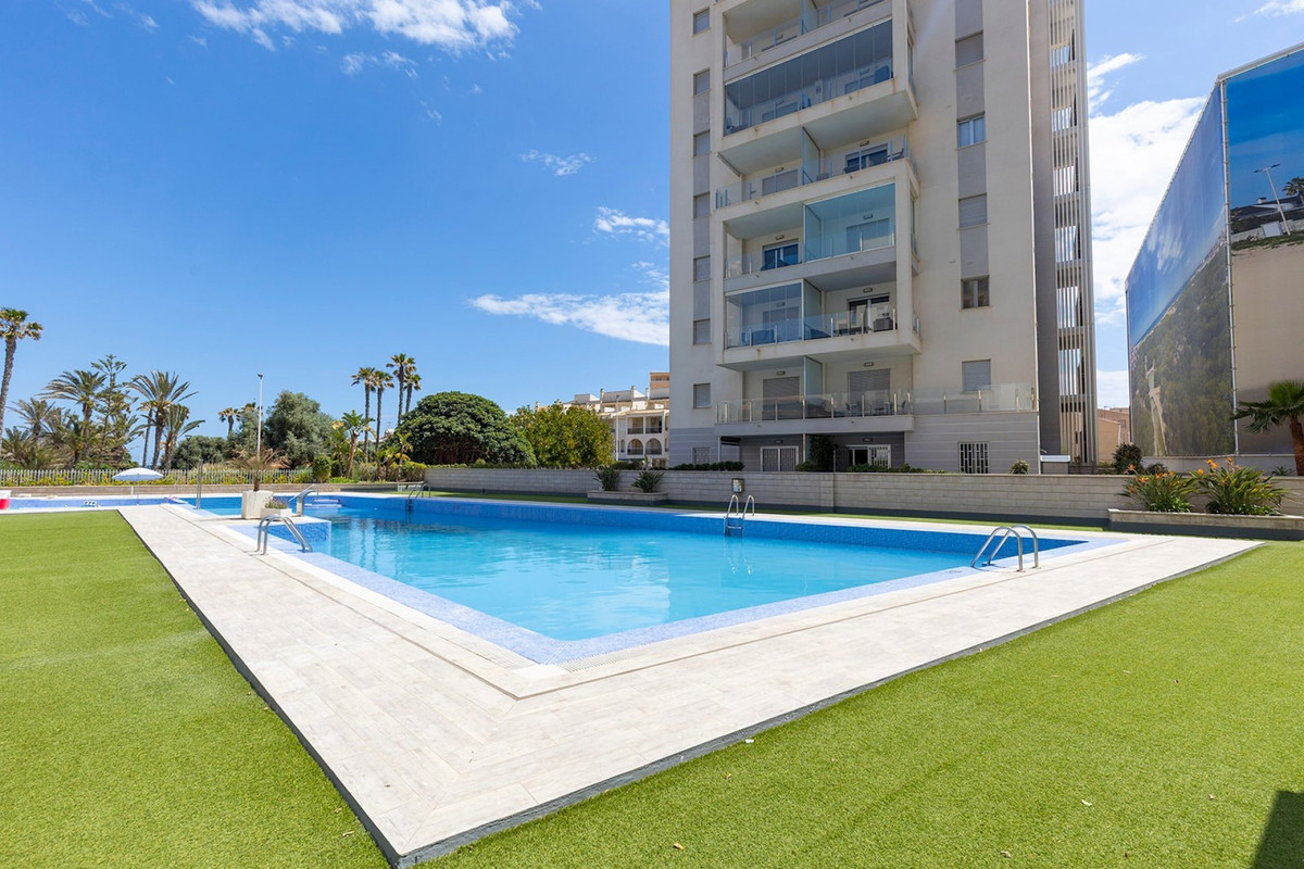 Se vende Apartamento Planta Baja de 2 dormitorios en Costa Blanca, Alicante, España