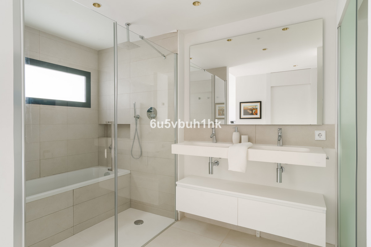 3 Bed Apartment for sale in Fuengirola Costa Del Sol, Málaga, Spain