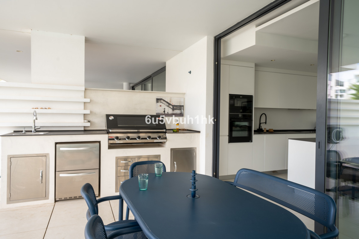 3 Bed Apartment for sale in Fuengirola Costa Del Sol, Málaga, Spain