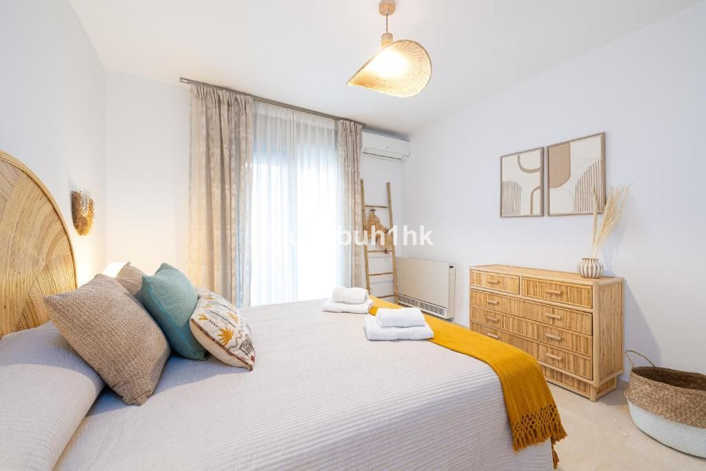 4 Bed Apartment for sale in Fuengirola Costa Del Sol, Málaga, Spain