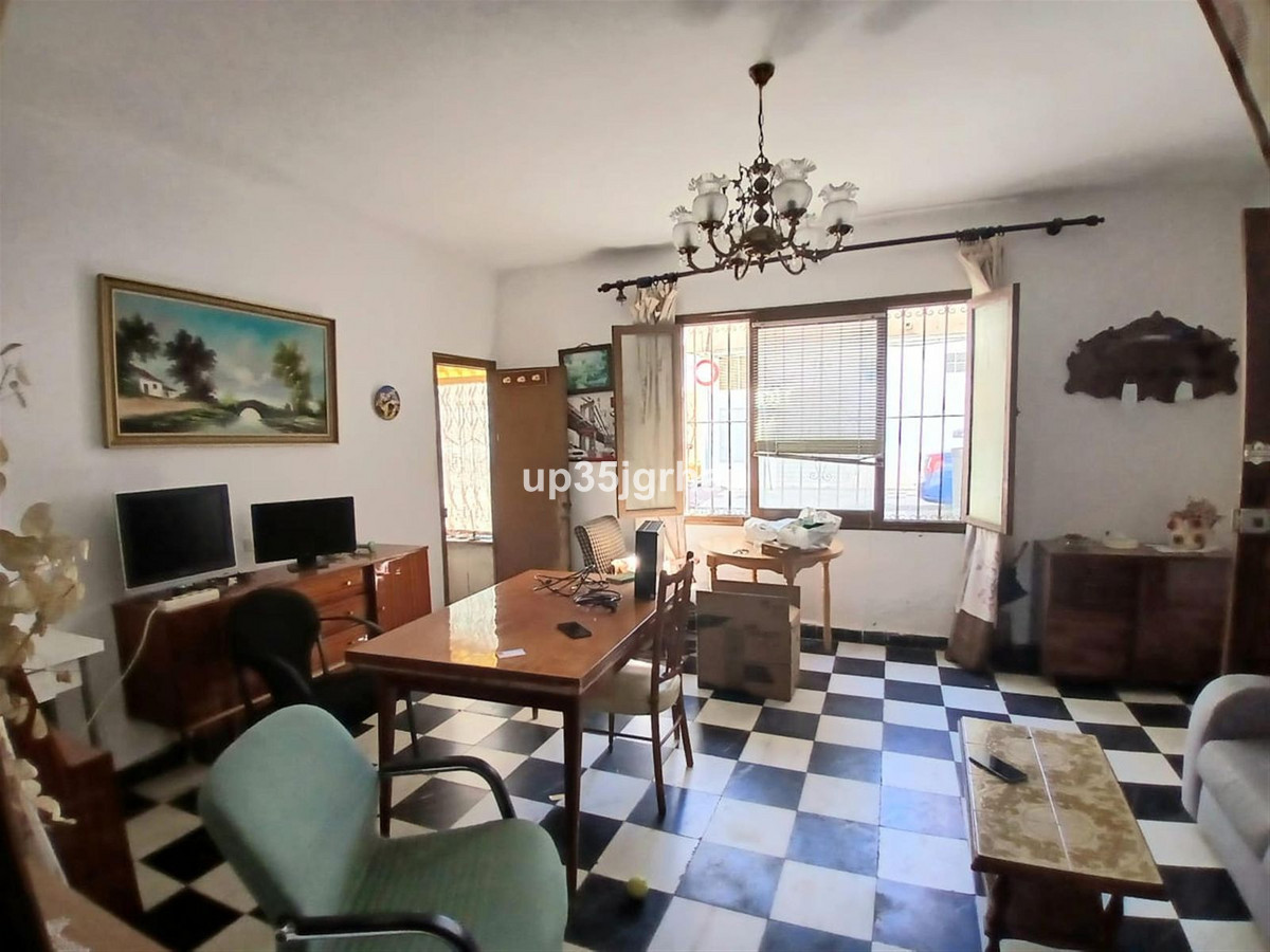 5 Bed Townhouse for sale in Estepona Costa Del Sol, Málaga, Spain