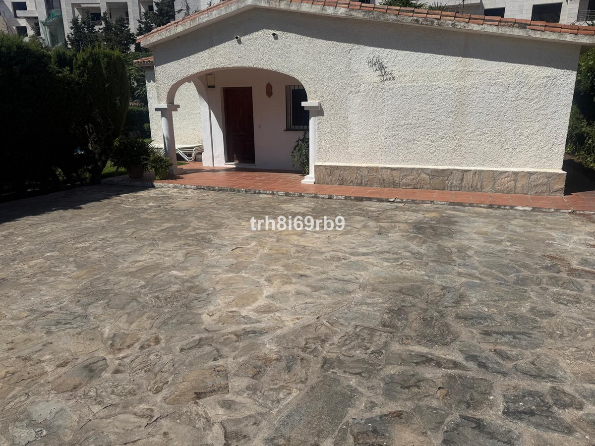 4 Bed Townhouse for sale in Benamara Costa Del Sol, Málaga, Spain
