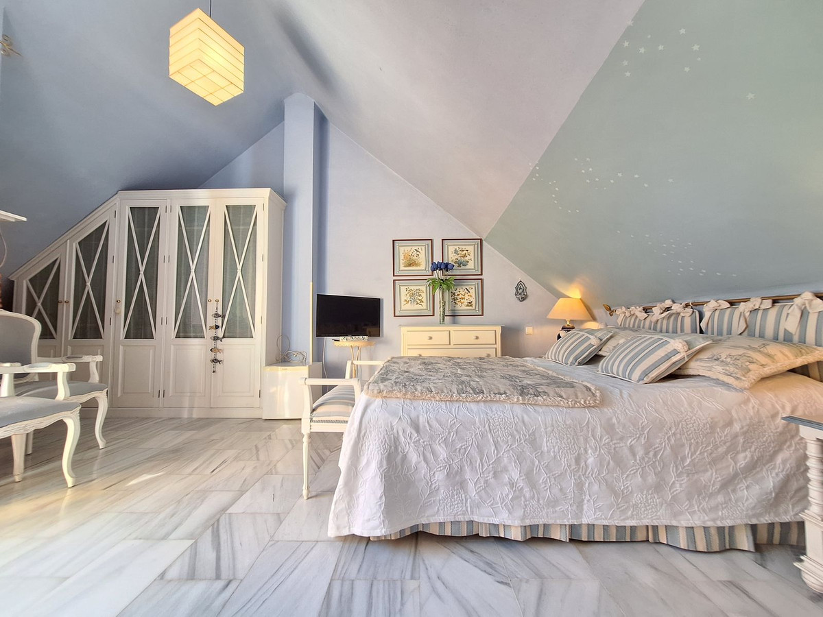 2 Bed Apartment for sale in Elviria Costa Del Sol, Málaga, Spain