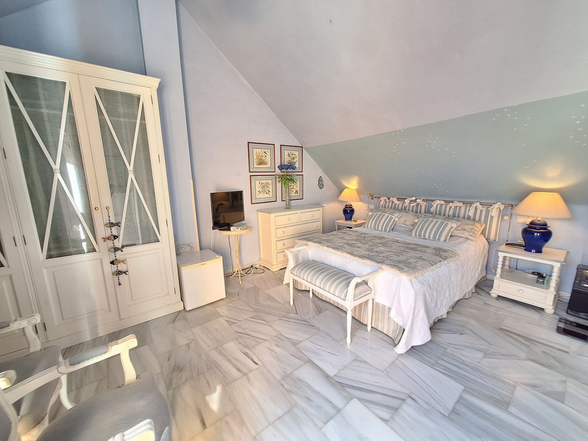 2 Bed Apartment for sale in Elviria Costa Del Sol, Málaga, Spain