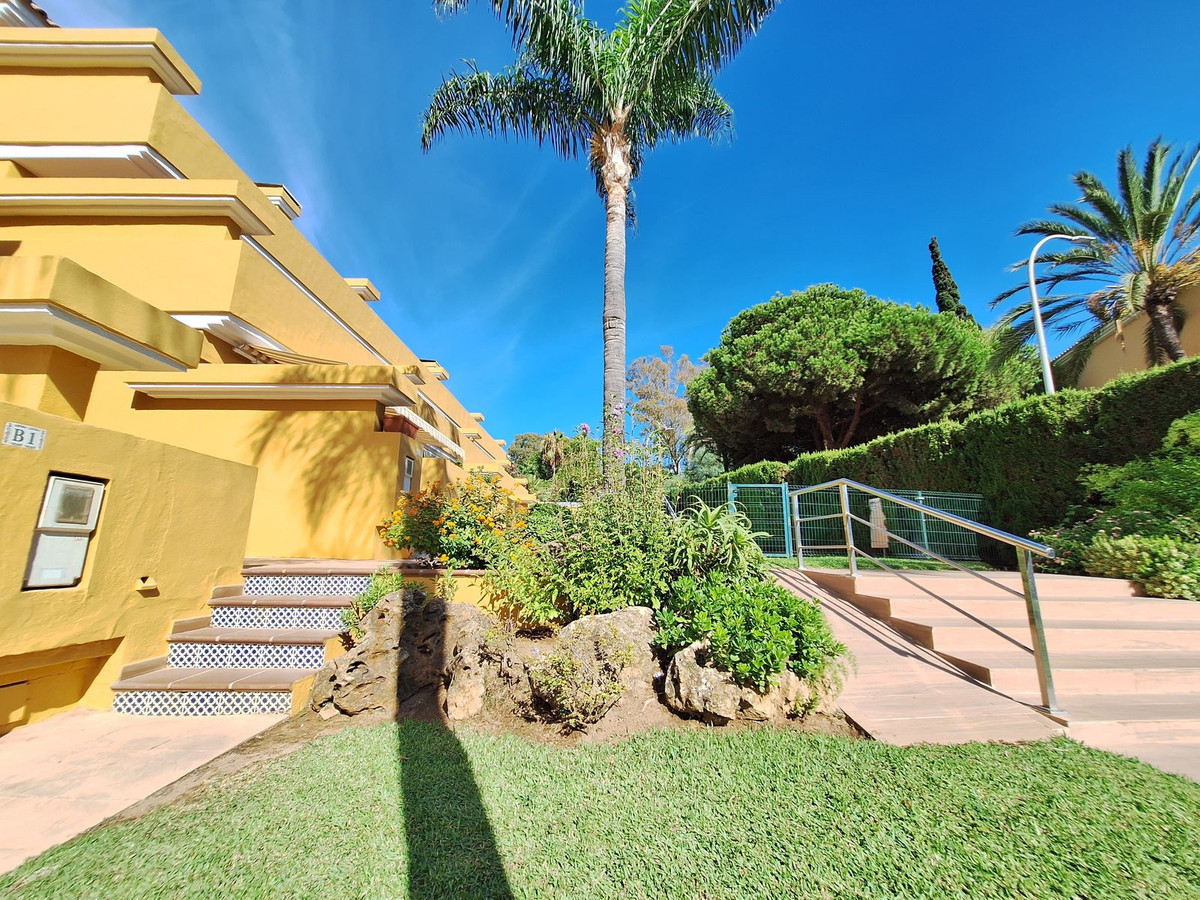 2 Bed Apartment for sale in Elviria Costa Del Sol, Málaga, Spain