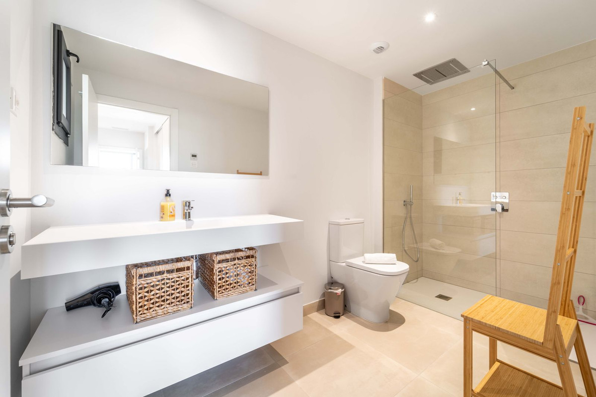 Se vende Apartamento Planta Baja de 2 dormitorios en Costa Del Sol, Málaga, España