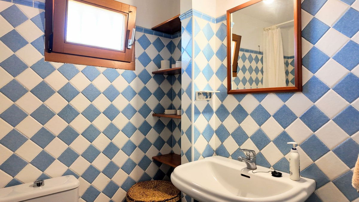 Se vende Finca - Cortijo de 2 dormitorios en Costa Del Sol, Málaga, España