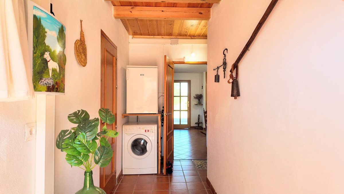 Se vende Finca - Cortijo de 2 dormitorios en Costa Del Sol, Málaga, España