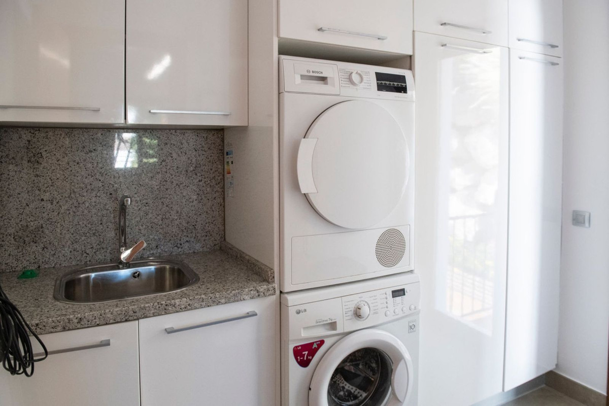 Se vende Villa - Chalet de 4 dormitorios en Costa Del Sol, Málaga, España