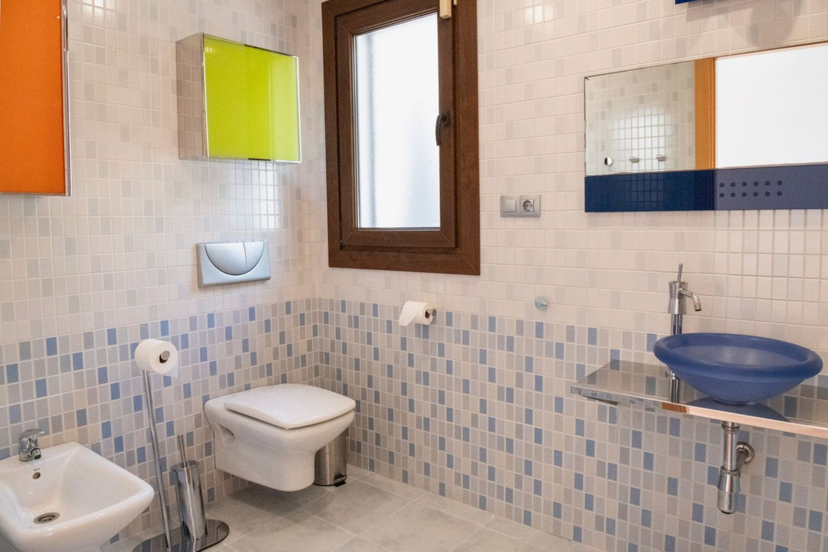 Se vende Villa - Chalet de 4 dormitorios en Costa Del Sol, Málaga, España