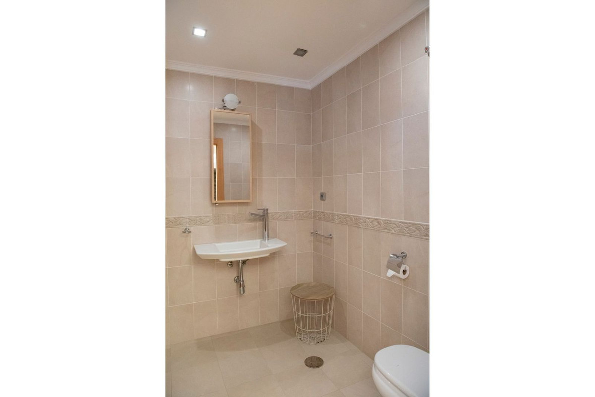 Se vende Villa - Chalet de 4 dormitorios en Costa Del Sol, Málaga, España