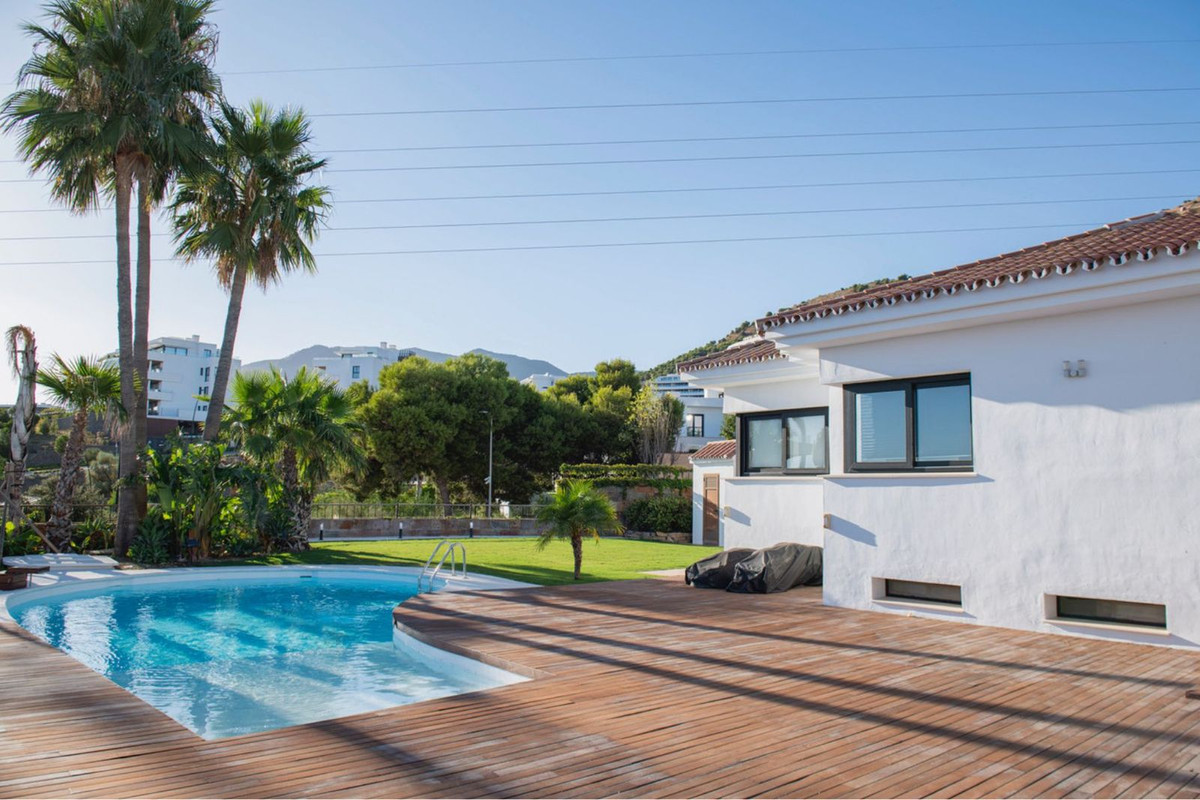 Se vende Villa - Chalet de 4 dormitorios en Costa Del Sol, Málaga, España