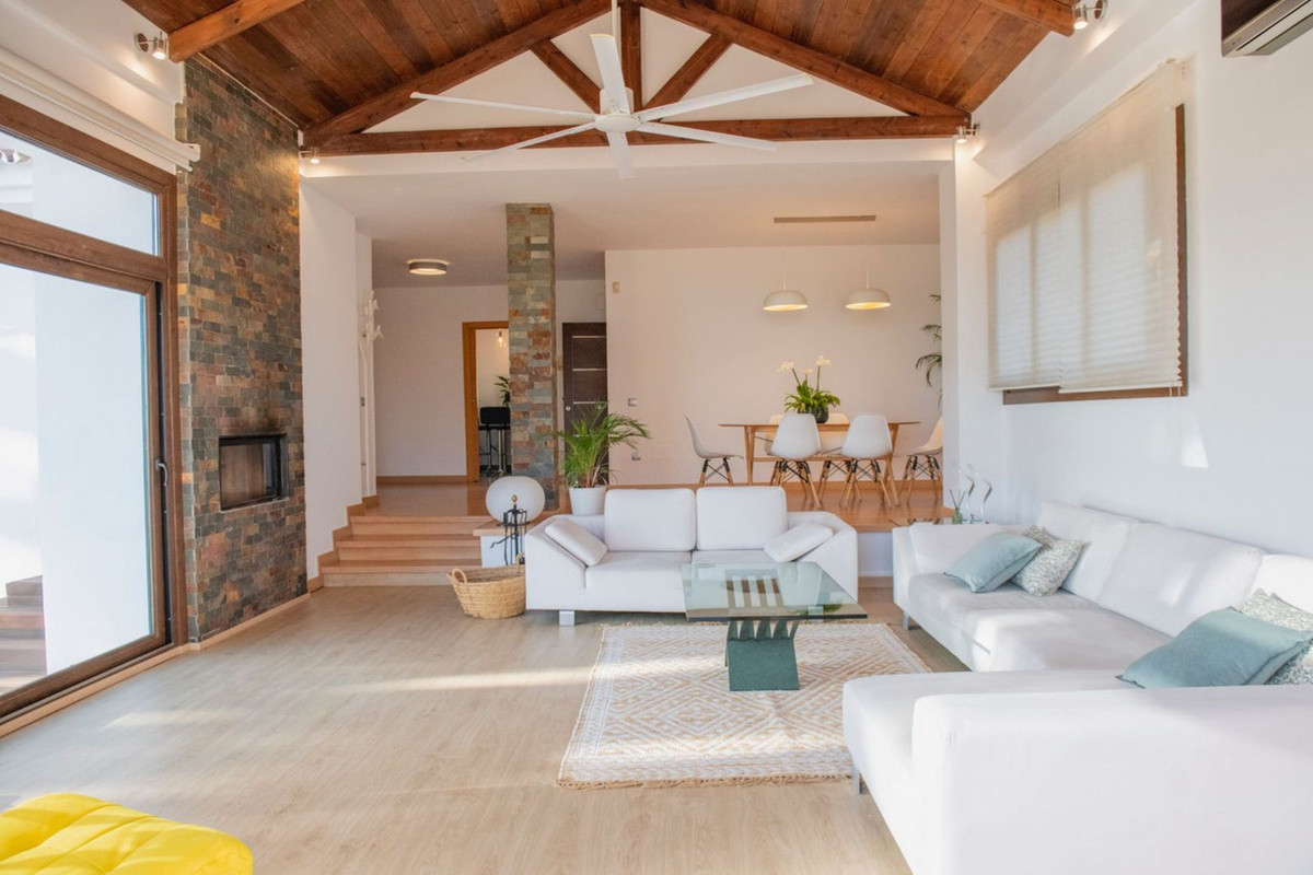 Se vende Villa - Chalet de 4 dormitorios en Costa Del Sol, Málaga, España