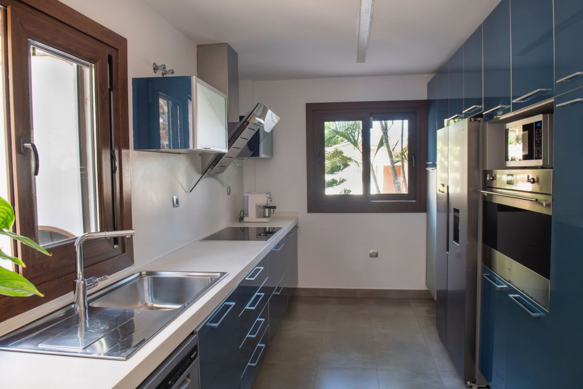 Se vende Villa - Chalet de 4 dormitorios en Costa Del Sol, Málaga, España