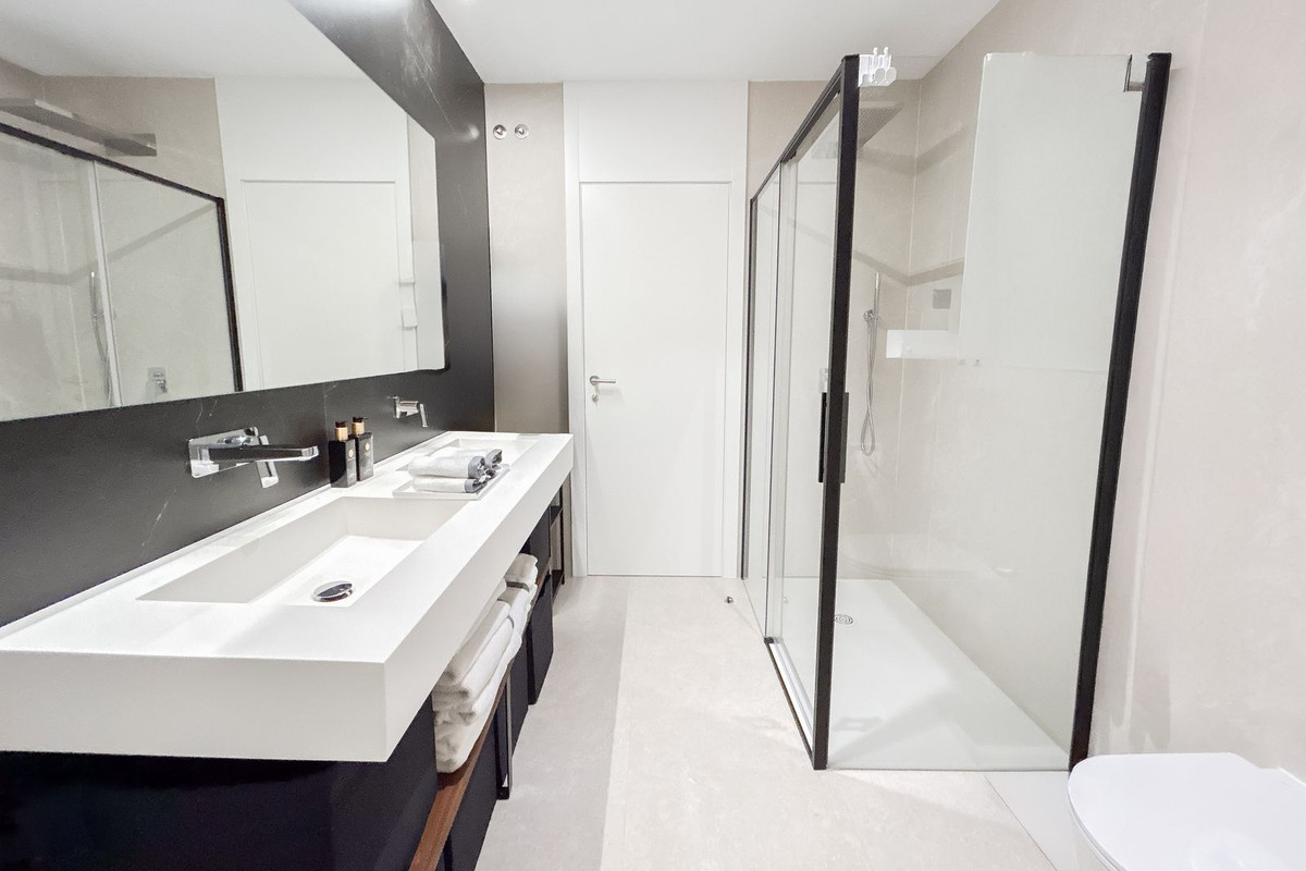 3 Bed Apartment for sale in Torremolinos Costa Del Sol, Málaga, Spain