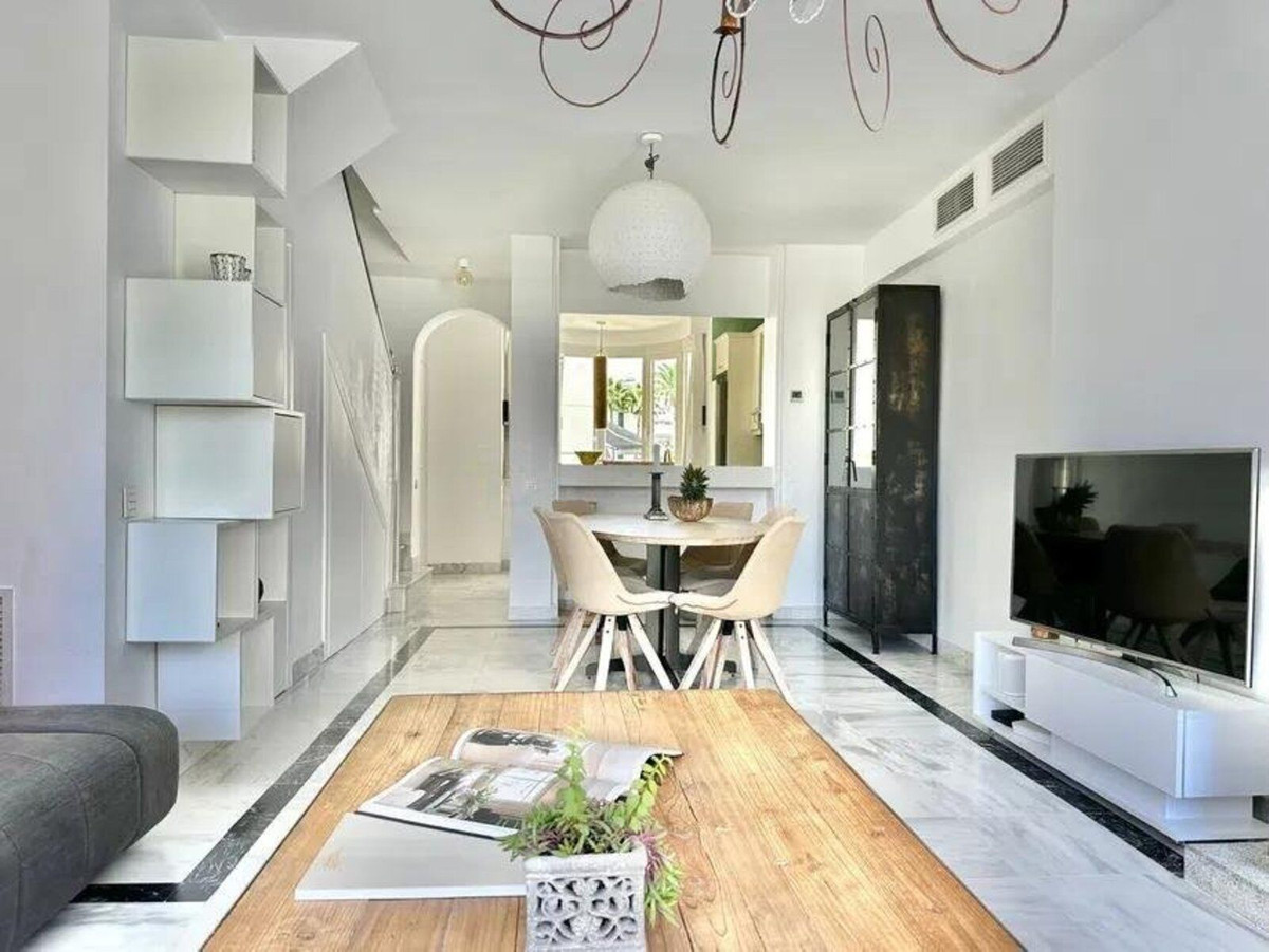 2 Bed Apartment for sale in The Golden Mile Costa Del Sol, Málaga, Spain