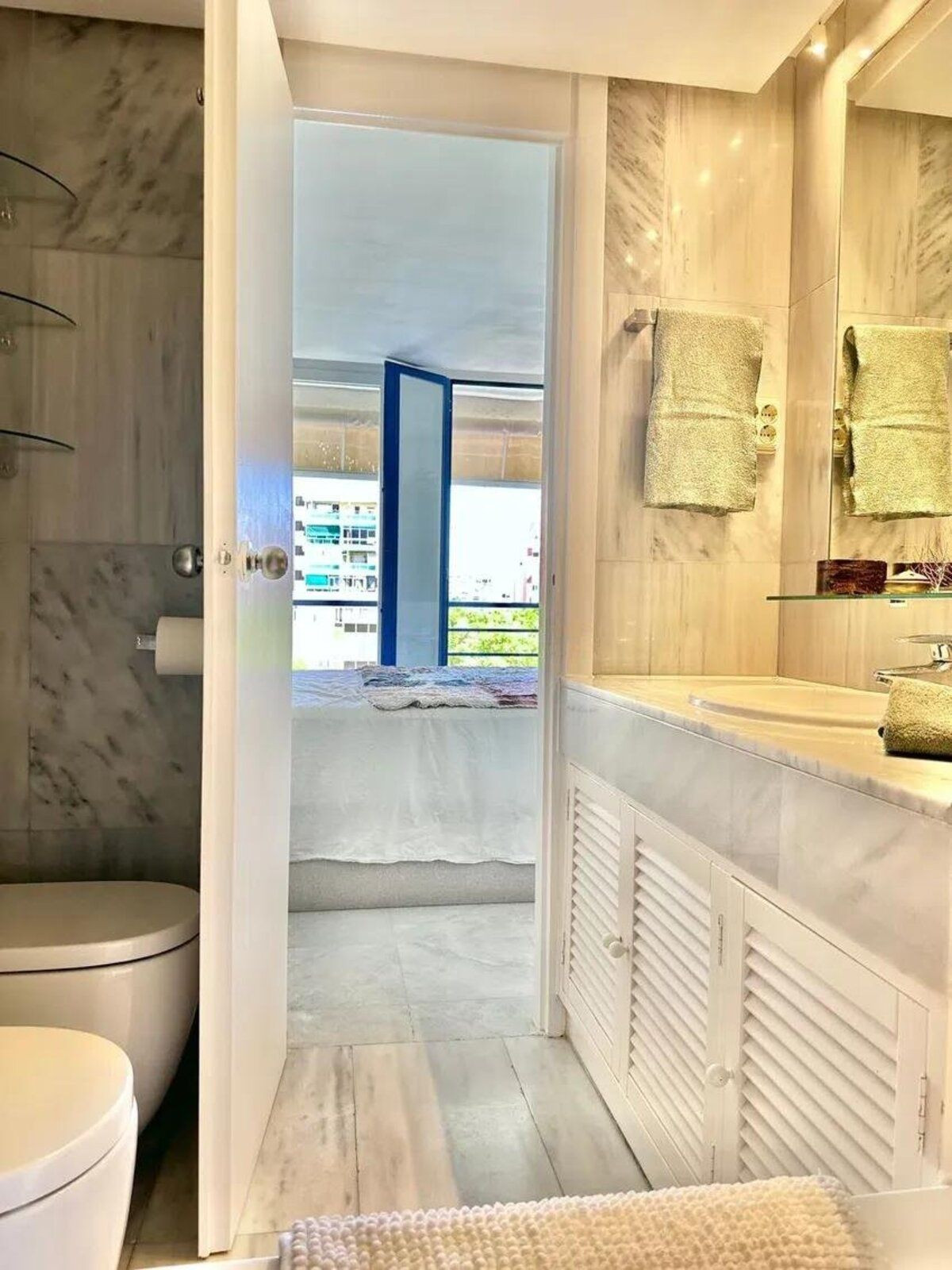 2 Bed Apartment for sale in The Golden Mile Costa Del Sol, Málaga, Spain