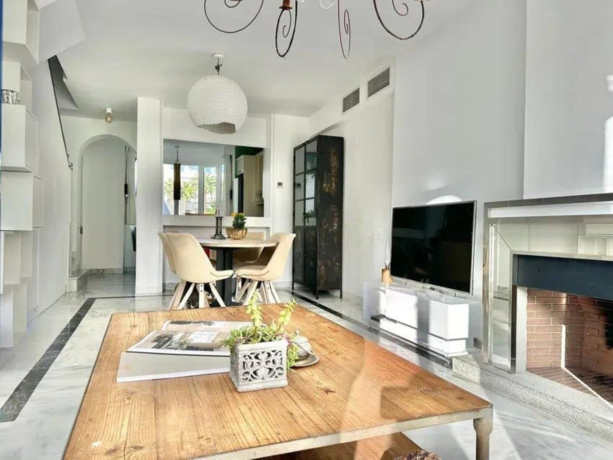2 Bed Apartment for sale in The Golden Mile Costa Del Sol, Málaga, Spain