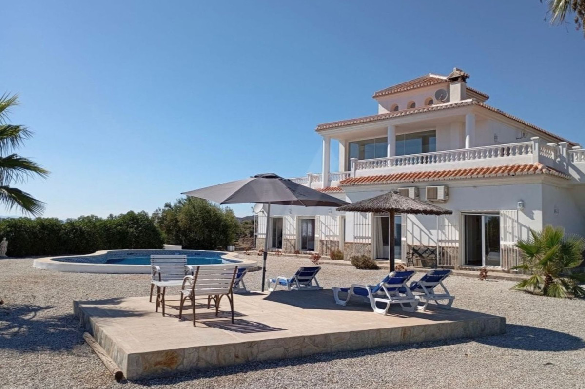 4 Bed Townhouse for sale in Sayalonga Costa Del Sol East, Málaga, Spain