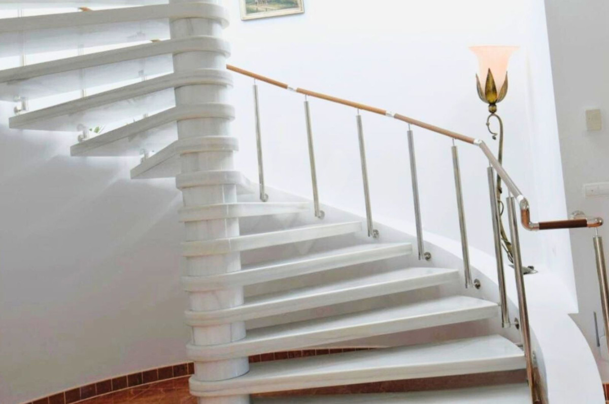 4 Bed Townhouse for sale in Sayalonga Costa Del Sol East, Málaga, Spain