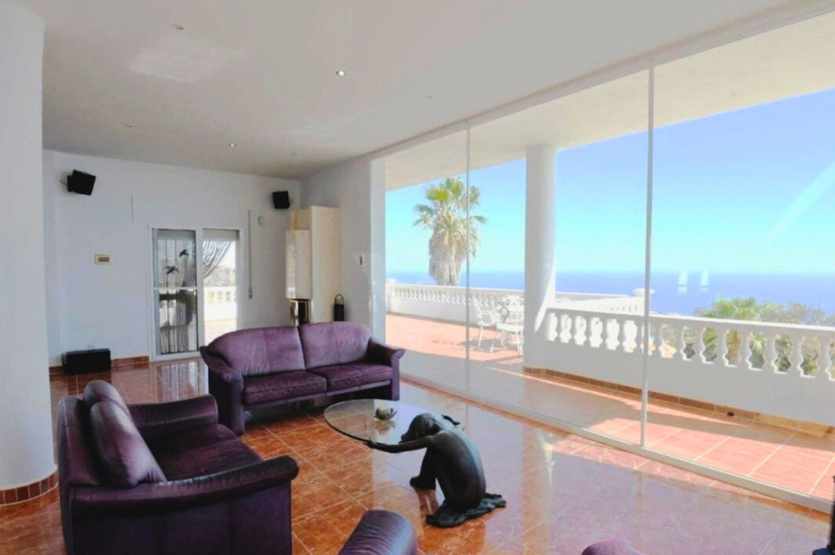 4 Bed Townhouse for sale in Sayalonga Costa Del Sol East, Málaga, Spain