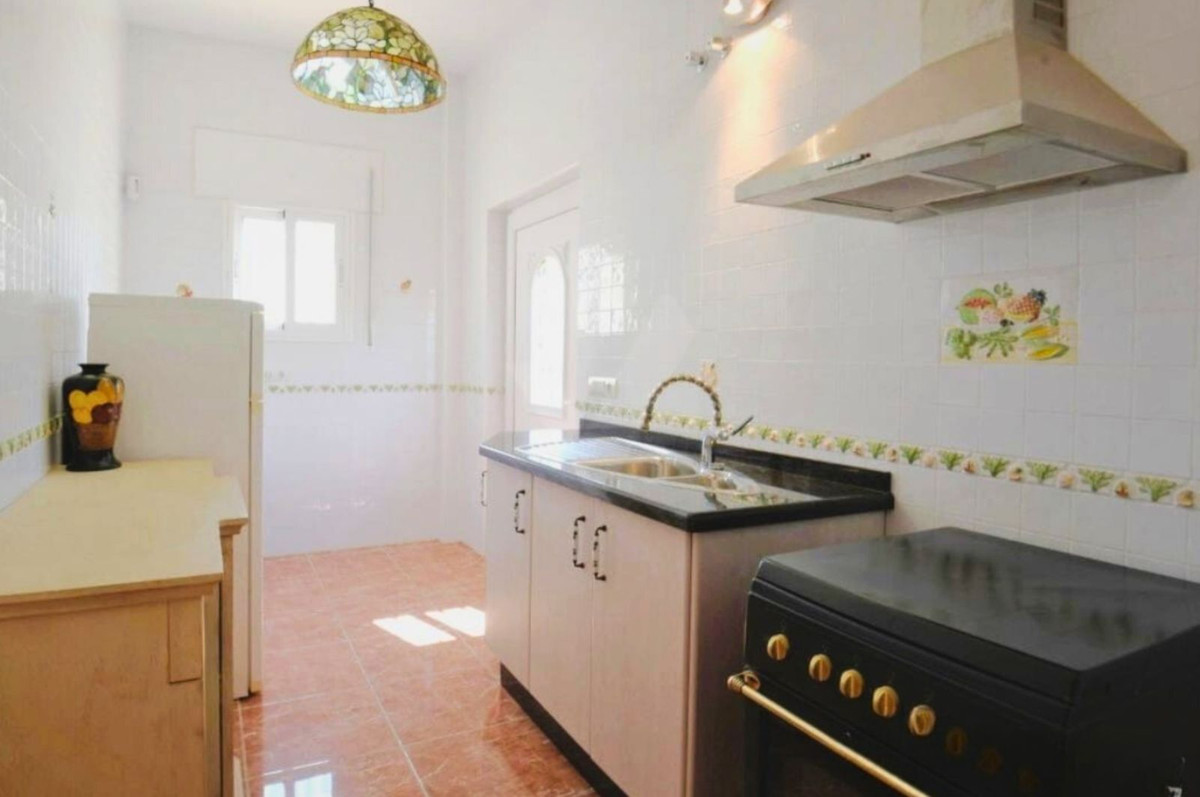 4 Bed Townhouse for sale in Sayalonga Costa Del Sol East, Málaga, Spain