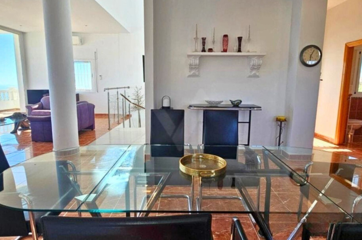 4 Bed Townhouse for sale in Sayalonga Costa Del Sol East, Málaga, Spain