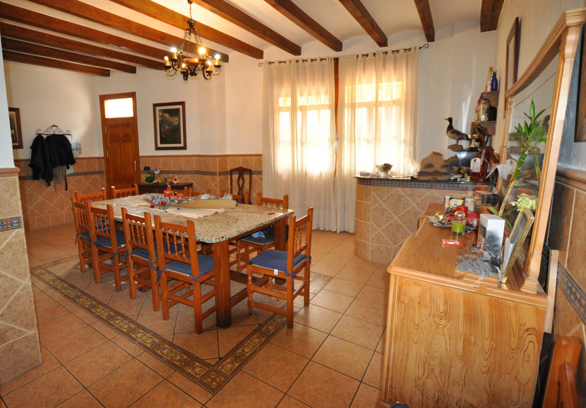 4 Bed Townhouse for sale in Sax Costa Blanca, Alicante, Spain