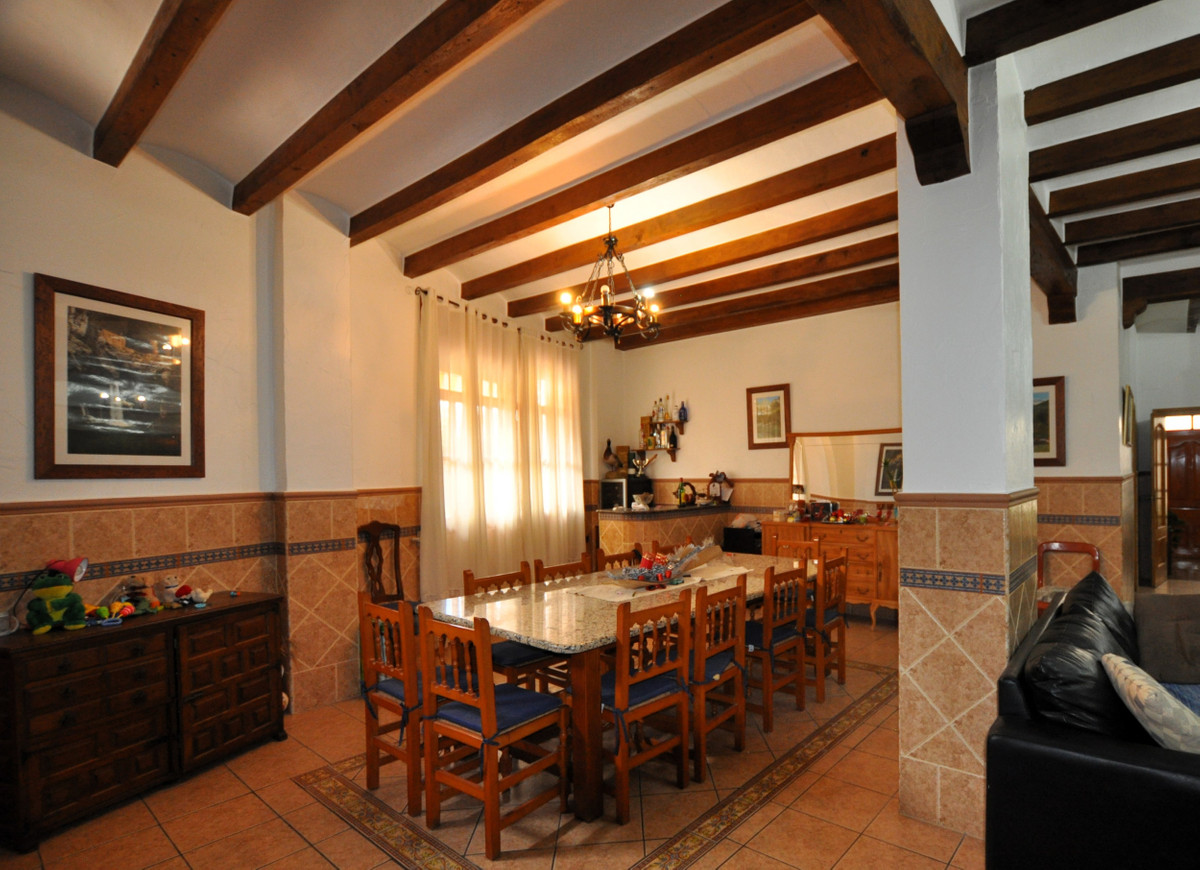 4 Bed Townhouse for sale in Sax Costa Blanca, Alicante, Spain