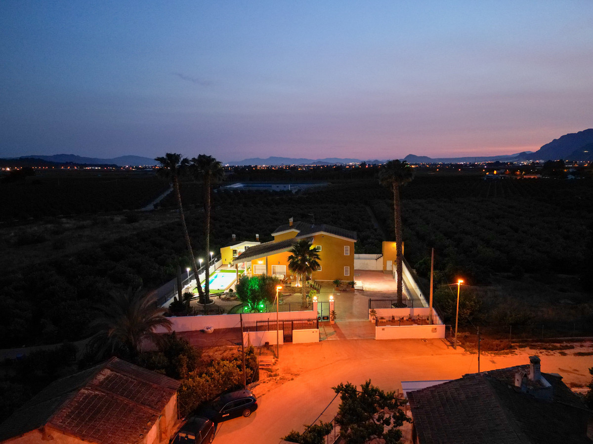 Se vende Villa - Chalet de 5 dormitorios en Costa Blanca, Alicante, España
