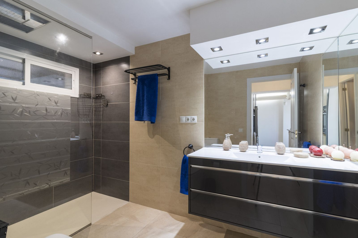 2 Bed Apartment for sale in Benalmadena Costa Costa Del Sol, Málaga, Spain