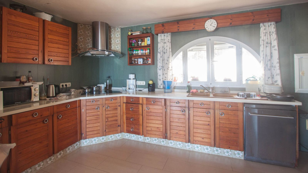 4 Bed Townhouse for sale in Estepona Costa Del Sol, Málaga, Spain