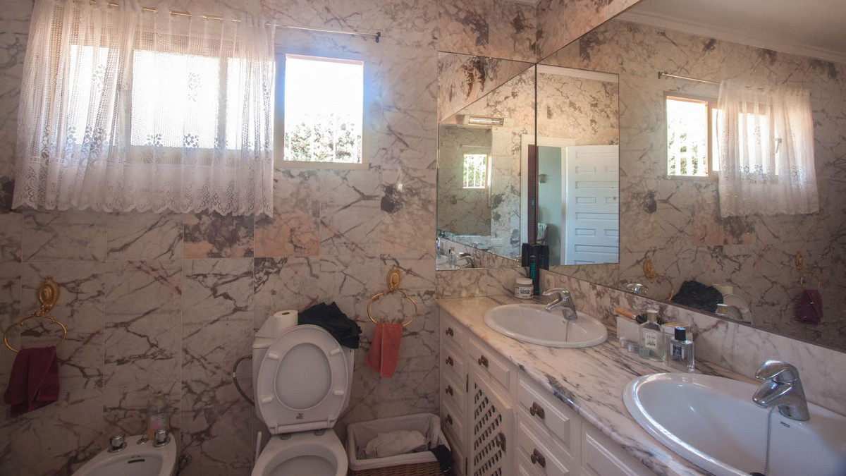 4 Bed Townhouse for sale in Estepona Costa Del Sol, Málaga, Spain