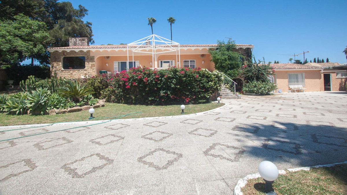 4 Bed Townhouse for sale in Estepona Costa Del Sol, Málaga, Spain