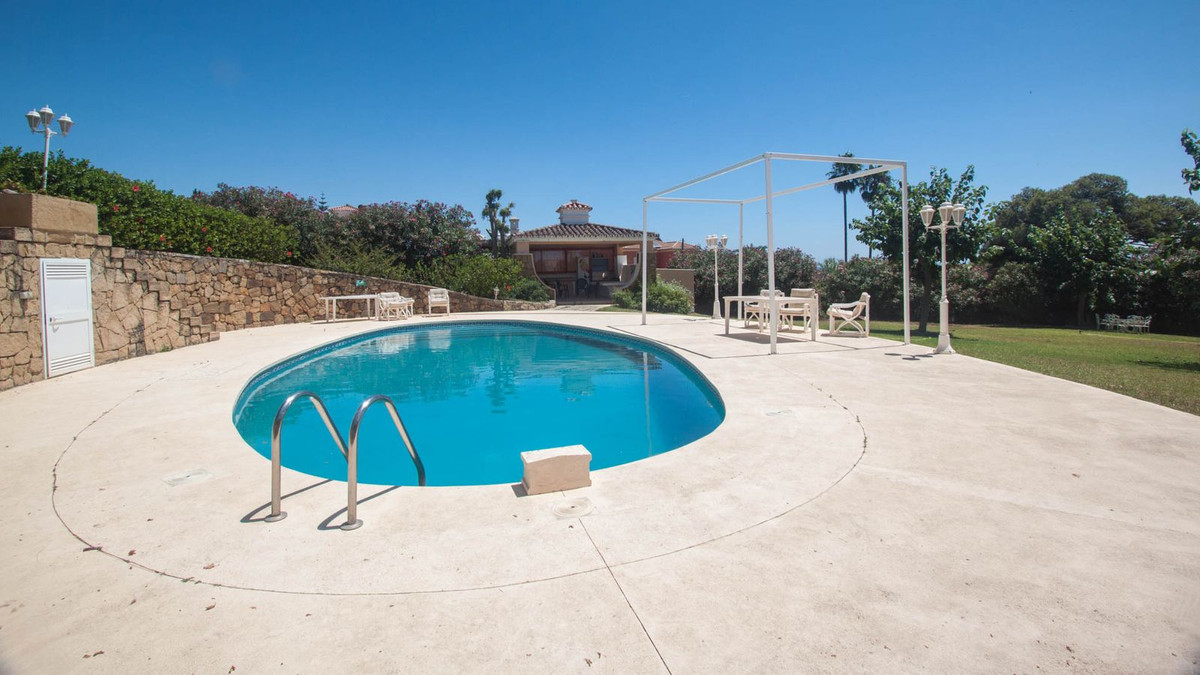 4 Bed Townhouse for sale in Estepona Costa Del Sol, Málaga, Spain